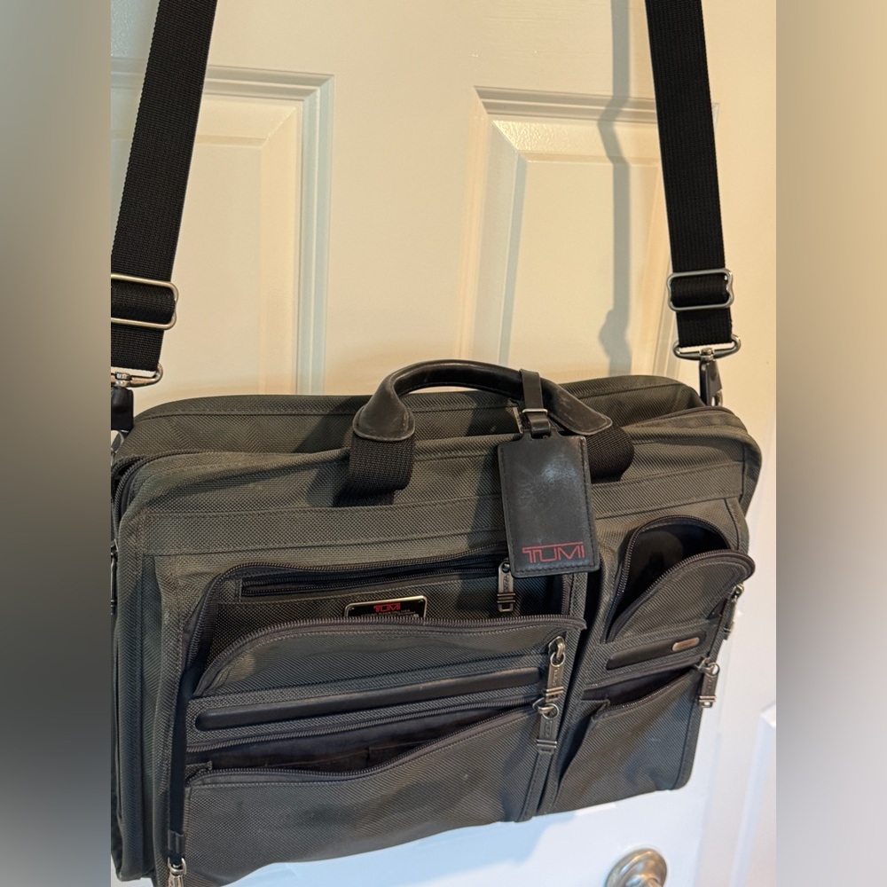 TUMI Men’s Travel Briefcase Leather handles